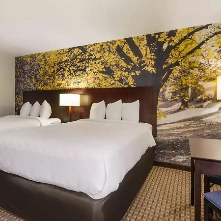 Clarion Pointe Hotel Abingdon Bagian luar foto