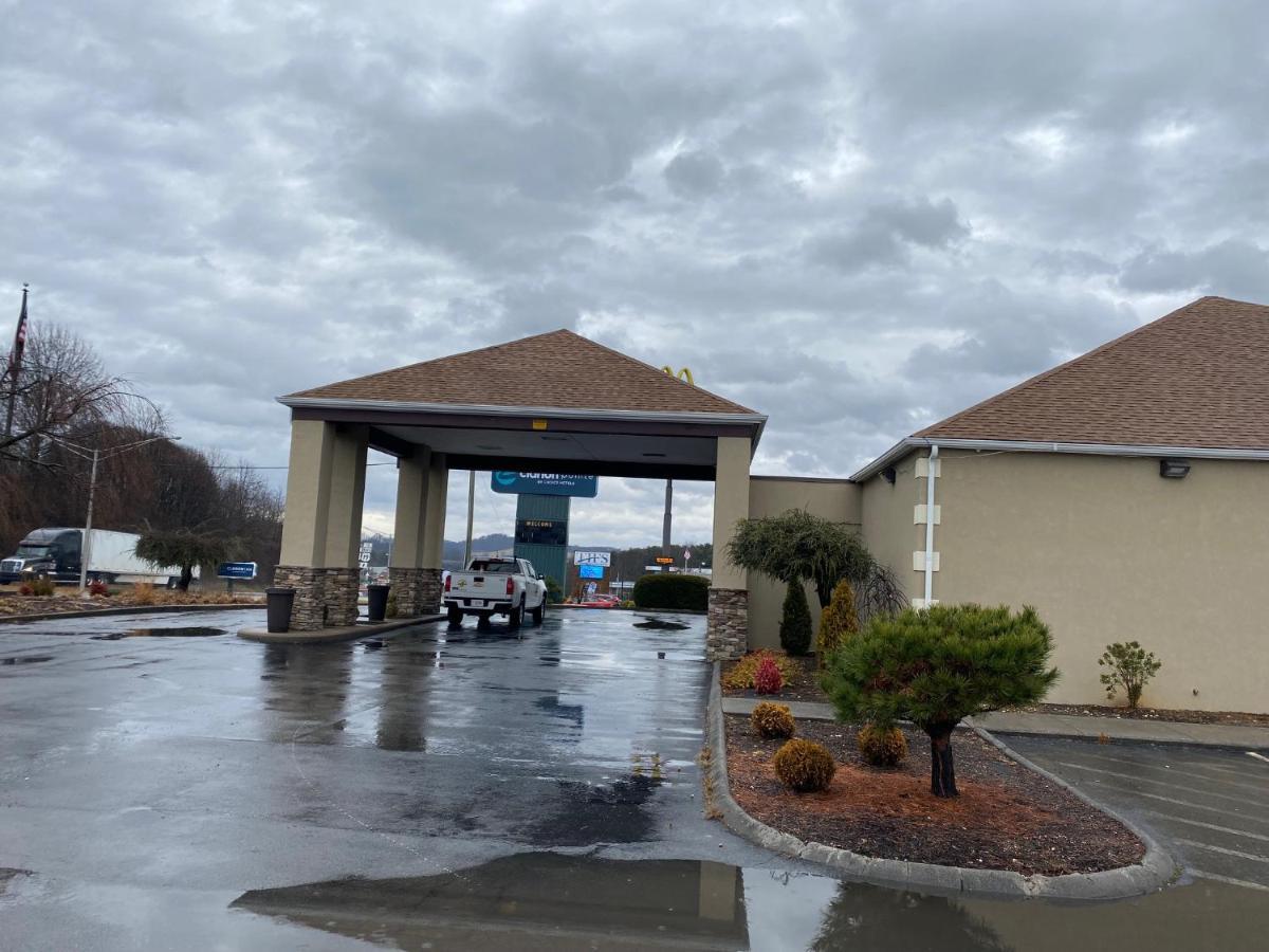 Clarion Pointe Hotel Abingdon Bagian luar foto