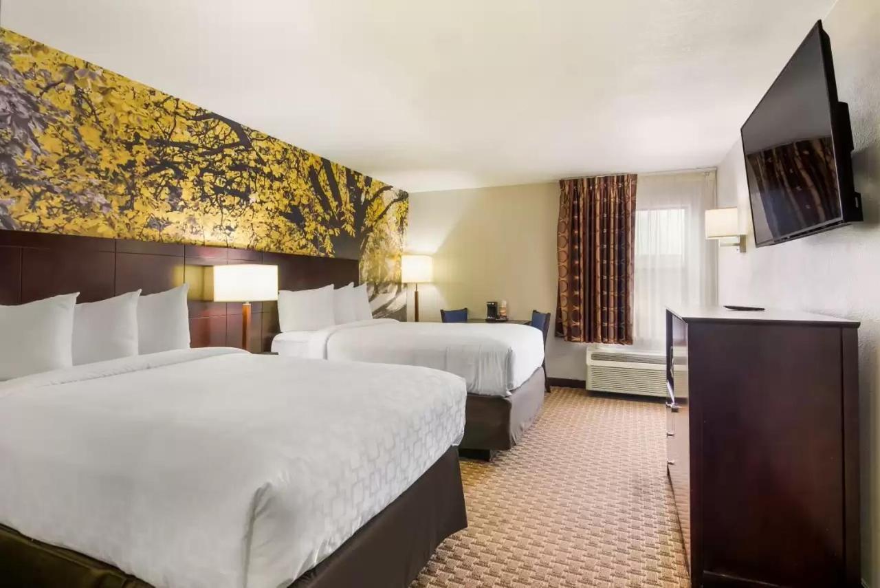 Clarion Pointe Hotel Abingdon Bagian luar foto
