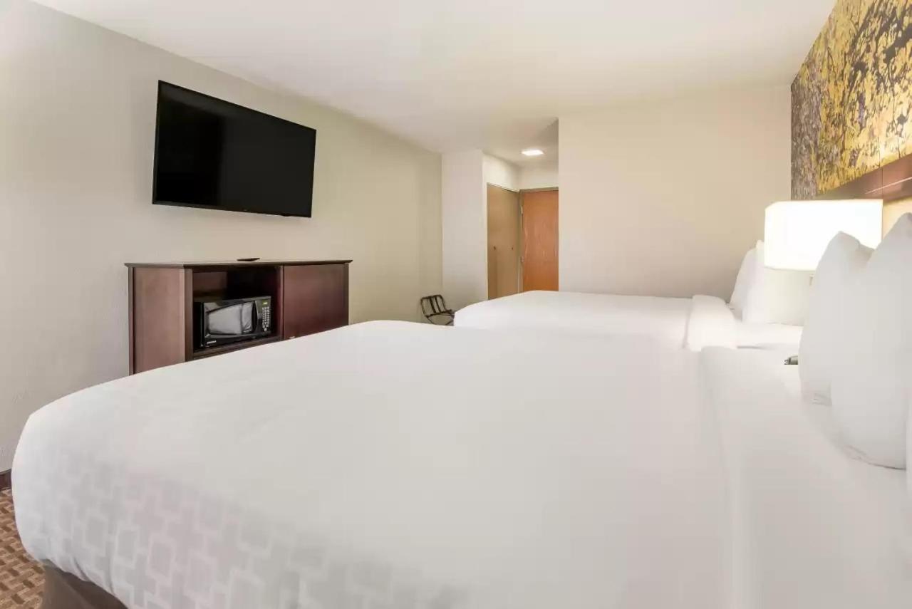 Clarion Pointe Hotel Abingdon Bagian luar foto