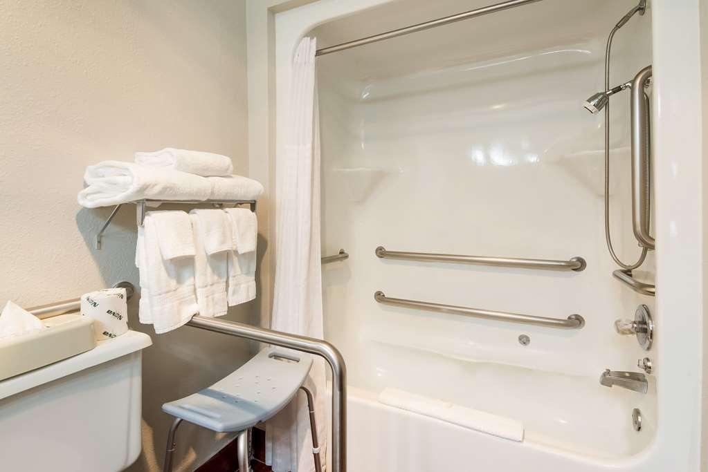 Clarion Pointe Hotel Abingdon Bagian luar foto