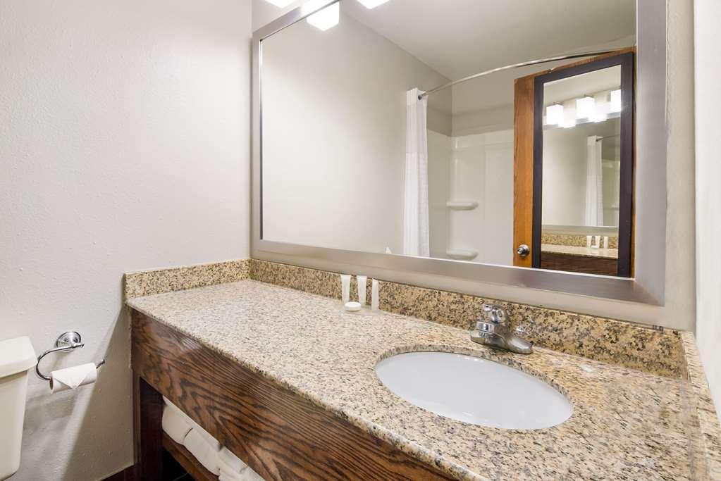 Clarion Pointe Hotel Abingdon Bagian luar foto