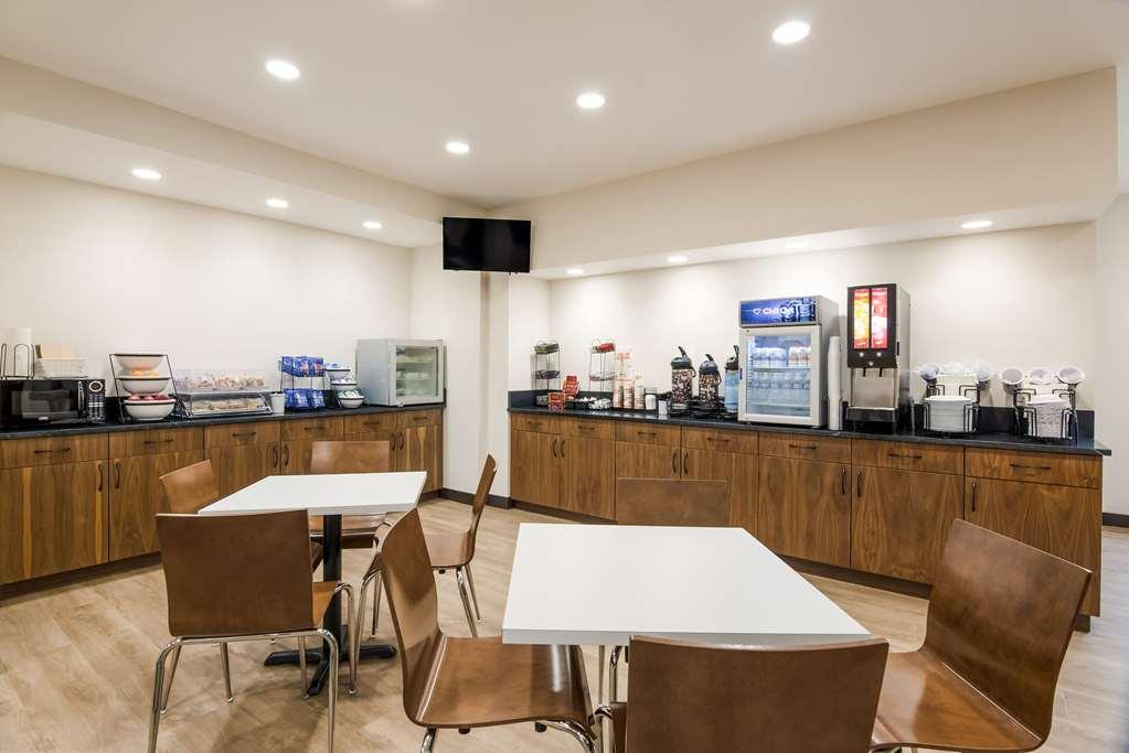 Clarion Pointe Hotel Abingdon Bagian luar foto