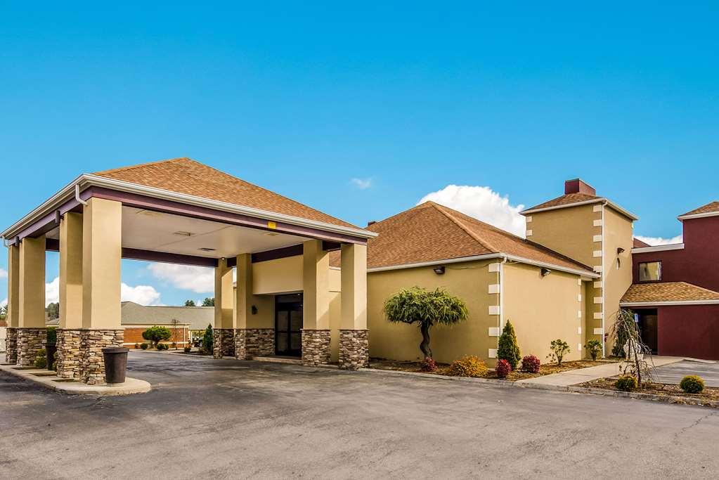 Clarion Pointe Hotel Abingdon Bagian luar foto
